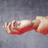 ΕΙΣΤΕ ΕΓΚΥΟΣ ΚΑΙ ΤΑ ΧΕΡΙΑ ΣΑΣ ΜΟΥΔΙΑΖΟΥΝ ΚΑΙ ΠΟΝΑΝΕ; ΙΣΩΣ ΕΧΕΤΕ ΣΥΝΔΡΟΜΟ ΚΑΡΠΙΑΙΟΥ ΣΩΛΗΝΑ.